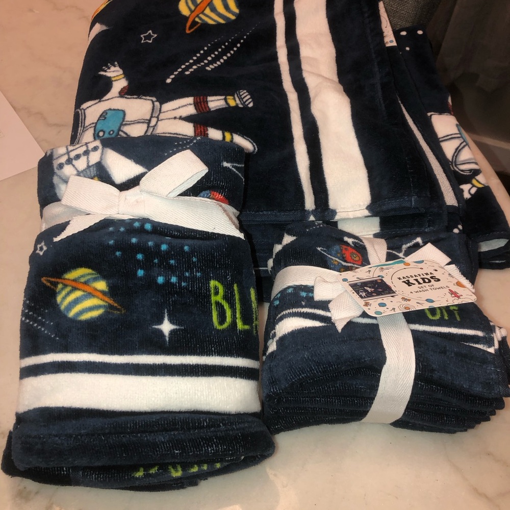 π Kids Space theme bath towel set - 8 pieces